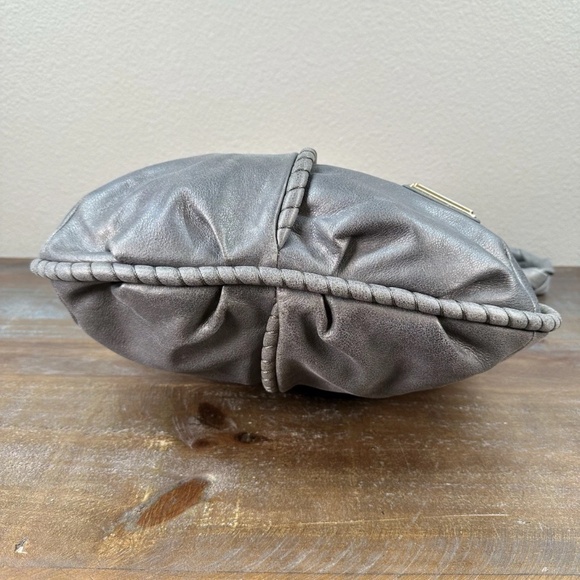 Isabella Fiore Grey LORI Leather Top Lock bag - Picture 7 of 16